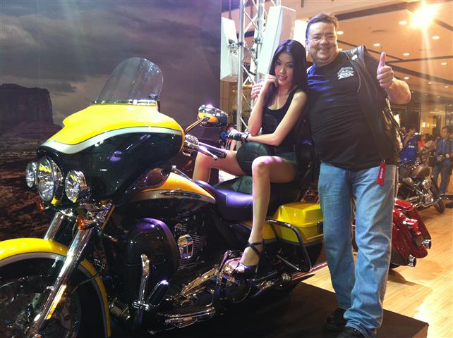 My yellow HD on show and a girl